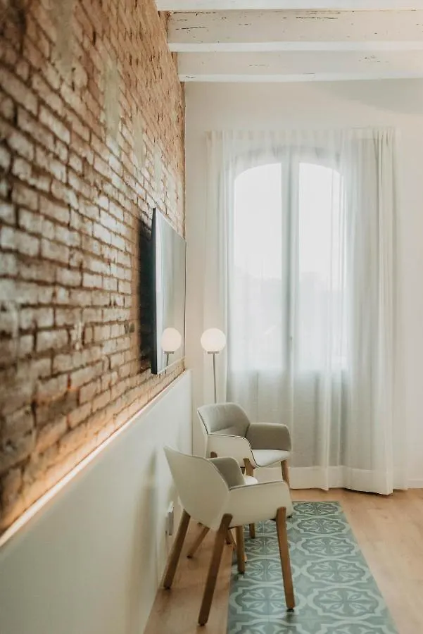 Bed and Breakfast Petit Luxe Volta Terrassa 0*,  España
